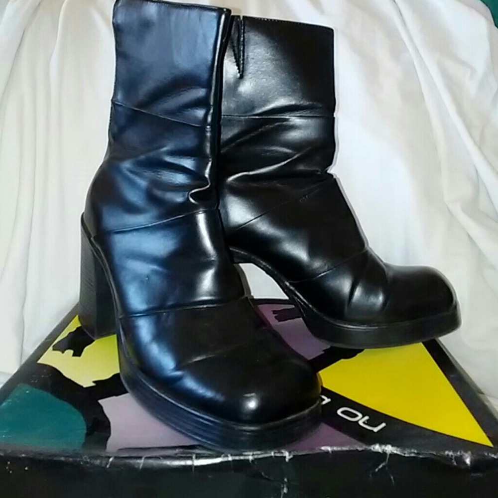Womens heeled booties